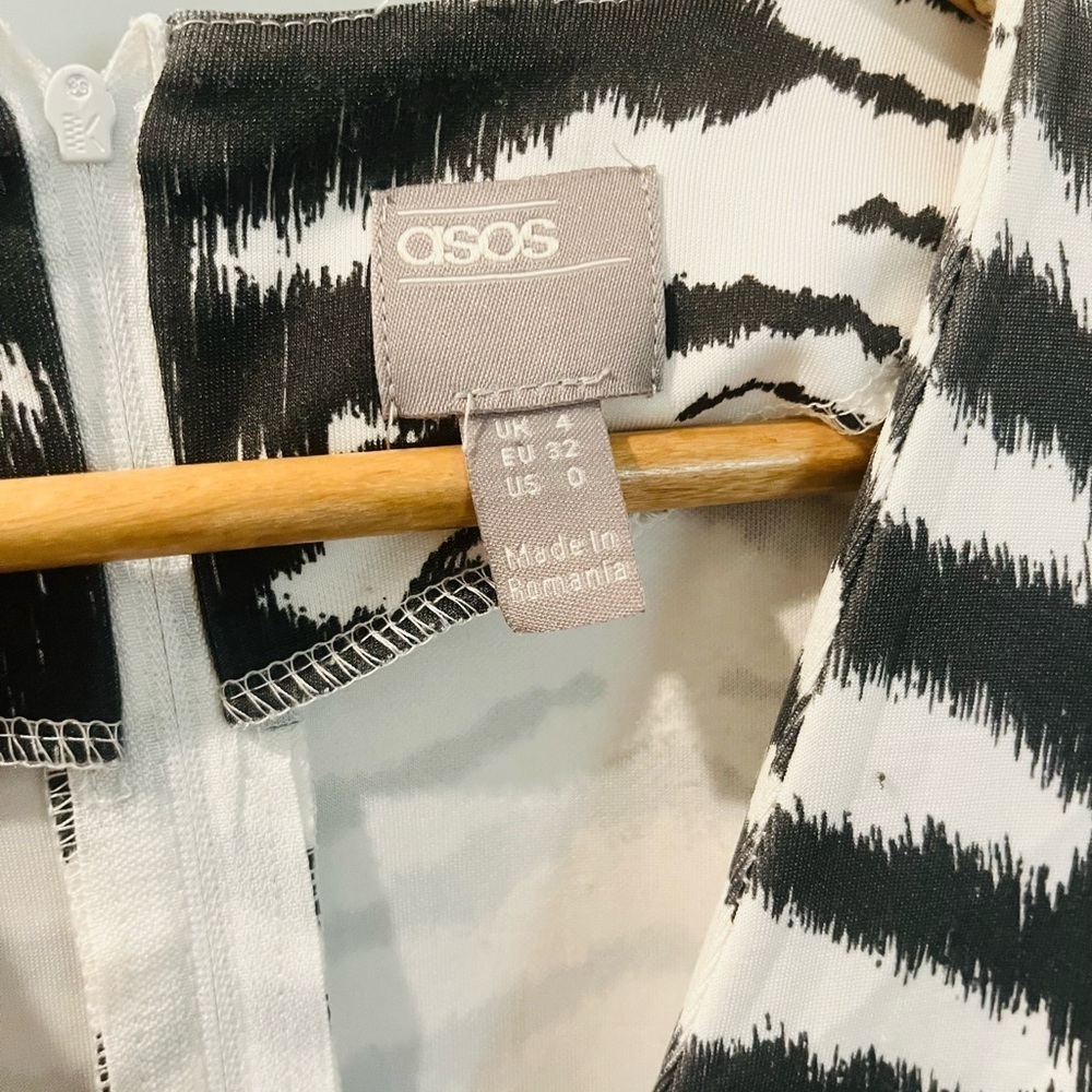 ASOS White Tiger Print Dress with Full Sleeve - Picture 2 of 4